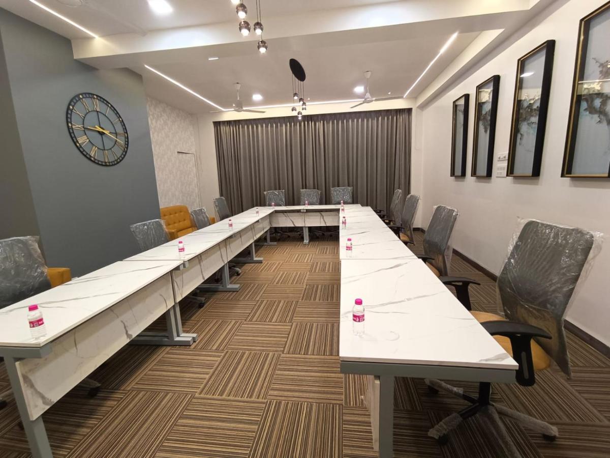 Hotel Sai Miracle Shirdi Ngoại thất bức ảnh