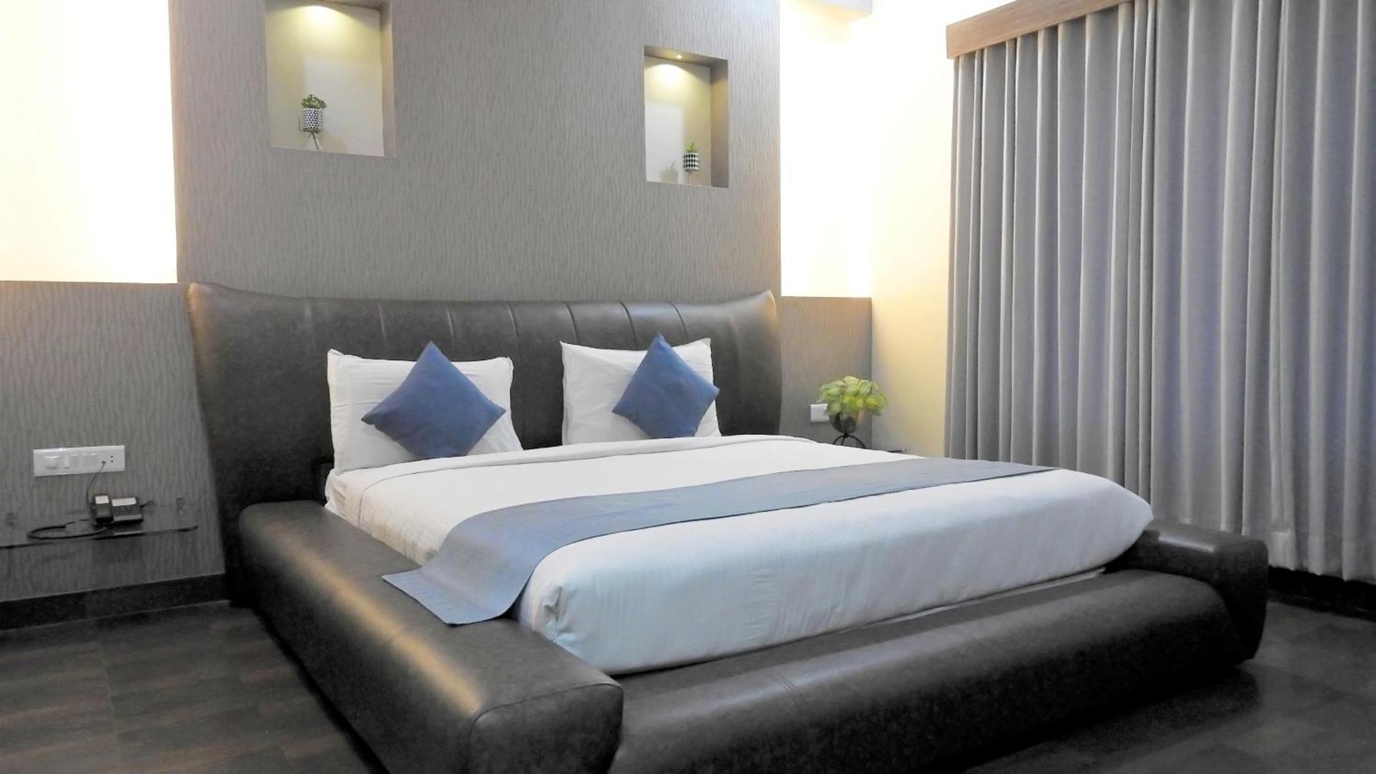 Hotel Sai Miracle Shirdi Ngoại thất bức ảnh