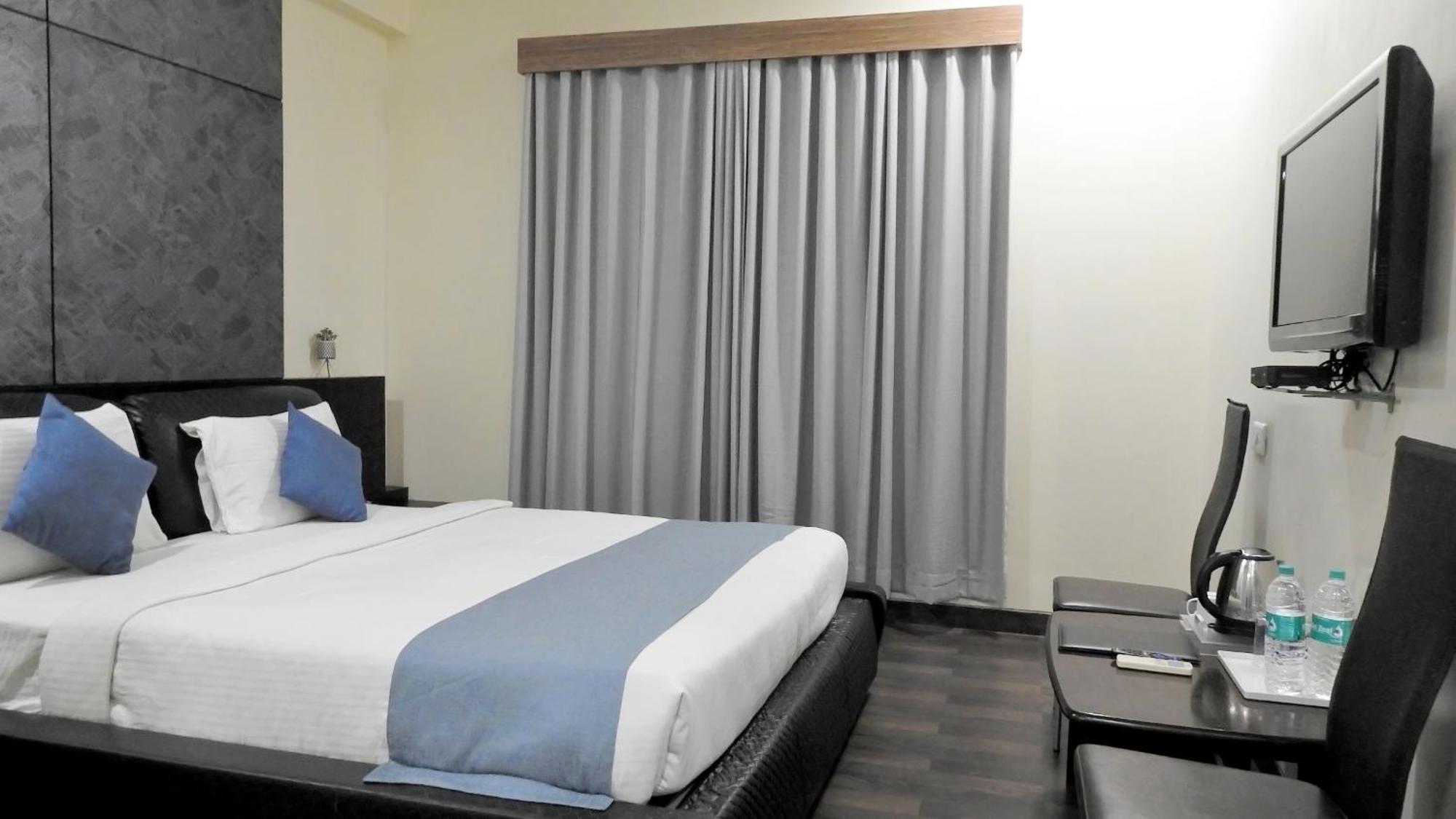 Hotel Sai Miracle Shirdi Ngoại thất bức ảnh