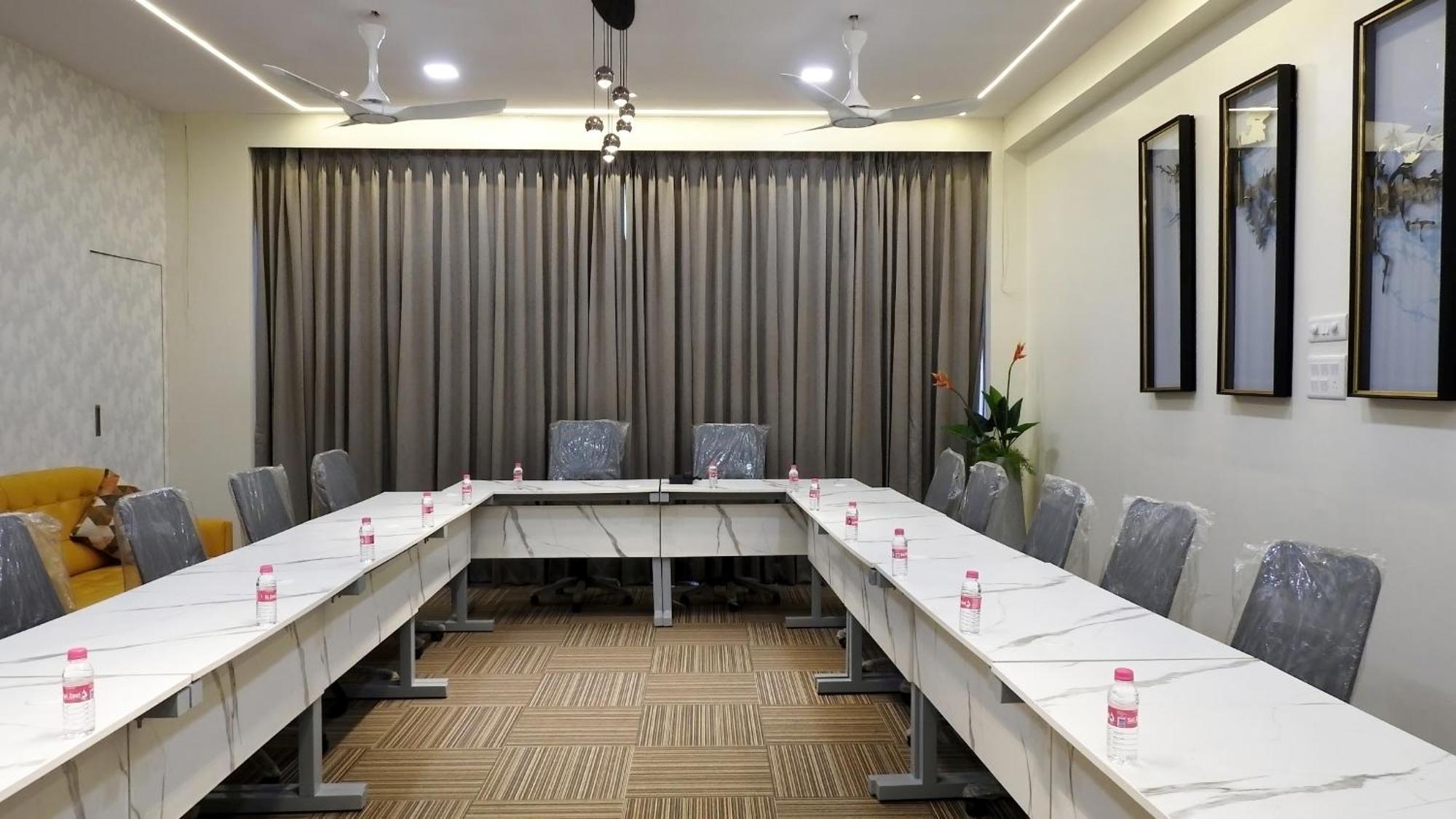 Hotel Sai Miracle Shirdi Ngoại thất bức ảnh