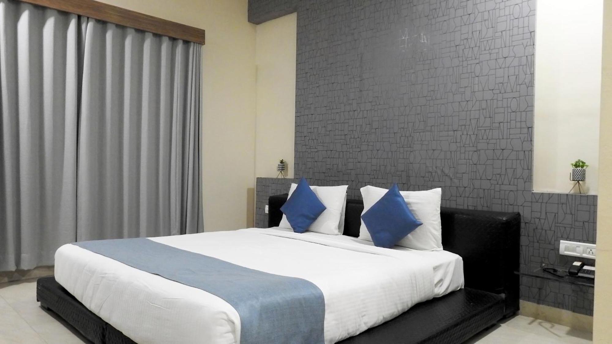 Hotel Sai Miracle Shirdi Ngoại thất bức ảnh