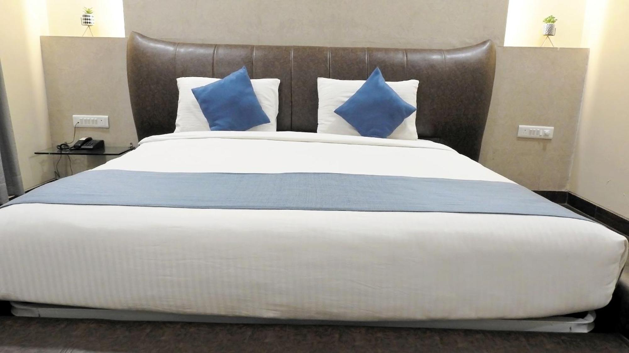 Hotel Sai Miracle Shirdi Ngoại thất bức ảnh