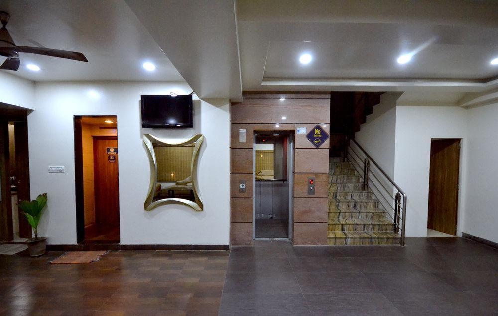 Hotel Sai Miracle Shirdi Ngoại thất bức ảnh