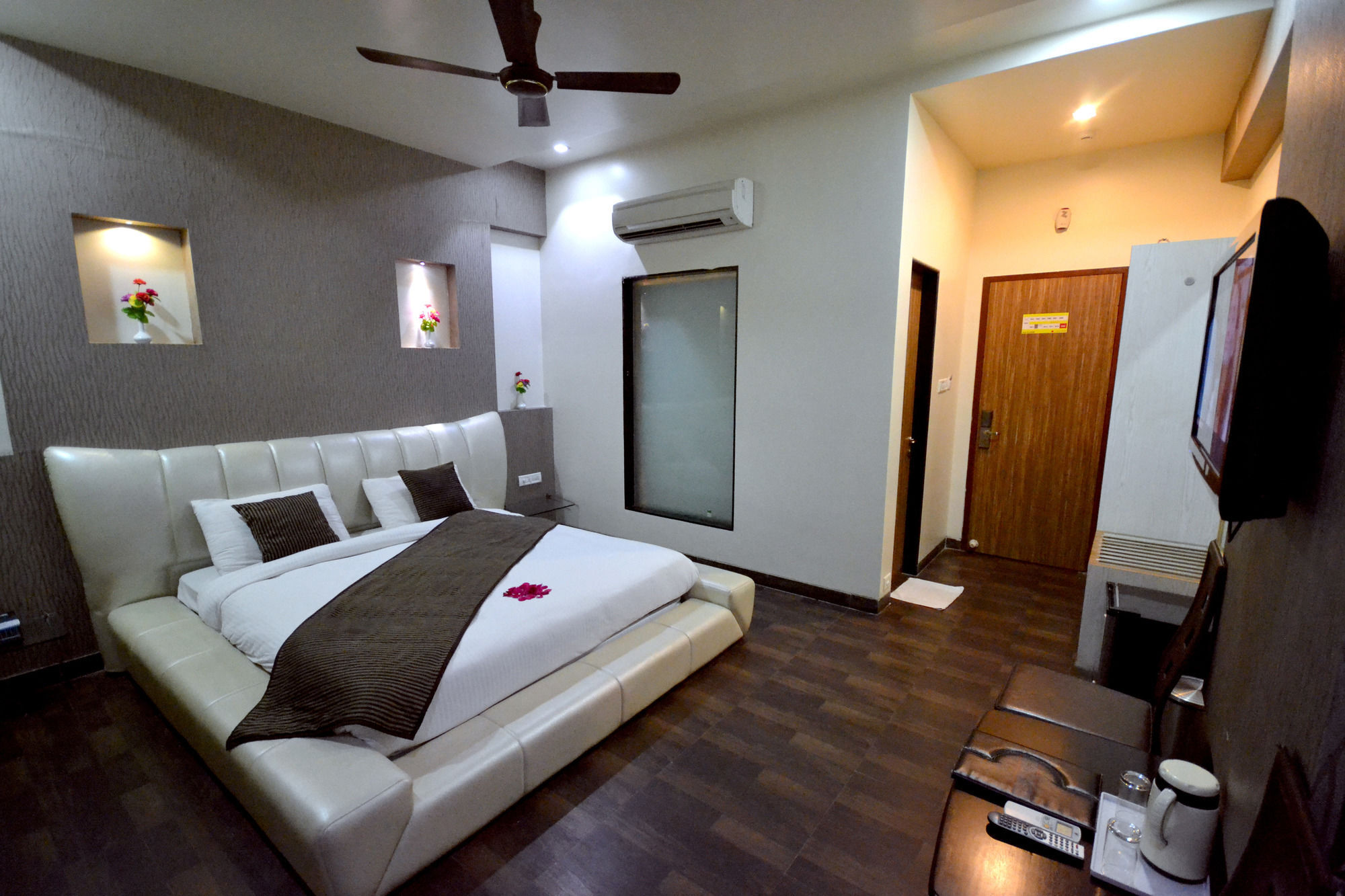 Hotel Sai Miracle Shirdi Ngoại thất bức ảnh